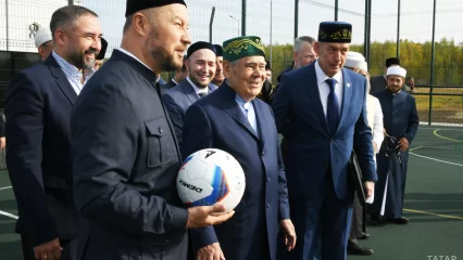 Шаймиев открыл спортивную площадку в Болгарской исламской академии