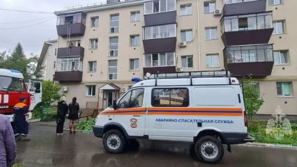 В Альметьевске спасатели помогли оставшемуся одному дома ребёнку, звавшему маму