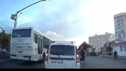 В Нижнекамске оштрафуют водителя автобуса, который не пропустил пешеходов