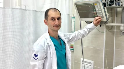 Реаниматолог спас ребёнка на борту рейса Нижнекамск — Санкт-Петербург - НТР 24