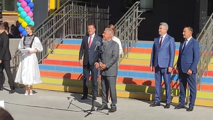 Раис Татарстана открыл новую гимназию в Казани