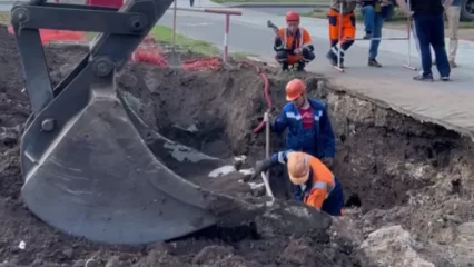 Нижнекамцам показали, как оперативно устраняют порыв на трубопроводе в городе