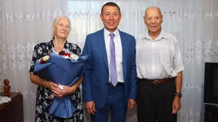 Муллин в День города навестил первостроителя Нижнекамска Ивана Коршина - НТР 24