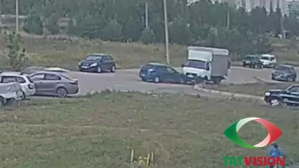 В Нижнекамске легковушка протаранила припаркованную «ГАЗель»