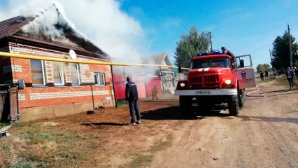 В Нижнекамском районе сельчане помогли пожарным спасти постройки на 2,5 млн рублей