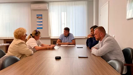 В Нижнекамске обсудили установку двери с замком у прохода к озеру - НТР 24