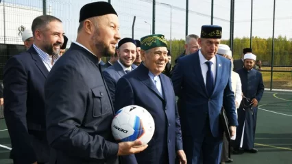 Шаймиев открыл универсальную спортплощадку Болгарской исламской академии