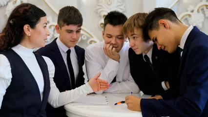 В Нижнекамске для старшеклассников провели игру «Брачное агентство» - НТР 24