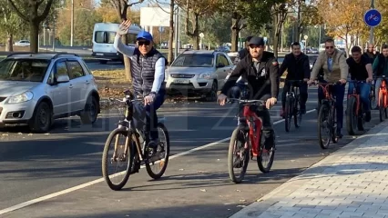 Руководители Нижнекамска доехали до работы в администрации на велосипедах