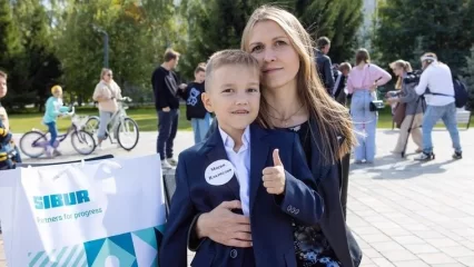 Сотрудники нижнекамского предприятия СИБУРа помогли собраться в школу детям из малообеспеченных семей