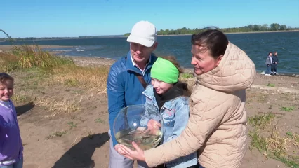 «Нижнекамскнефтехим» выпустил 200 тыс. мальков стерляди в Каму около села Бетьки - НТР 24