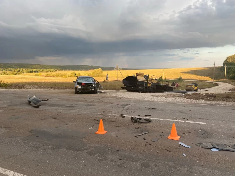 Водитель иномарки погиб после столкновения с грузовиком на трассе в Татарстане