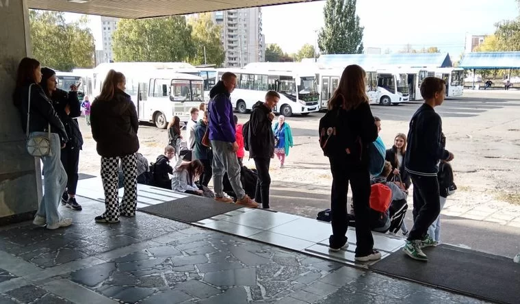 На вокзале Нижнекамска временно изменилось место посадки в автобусы