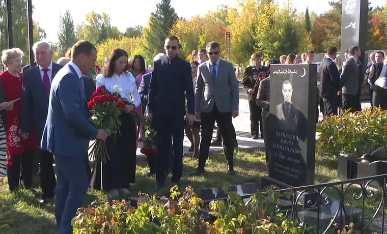 В Нижнекамске возложили цветы к могилам первостроителей города