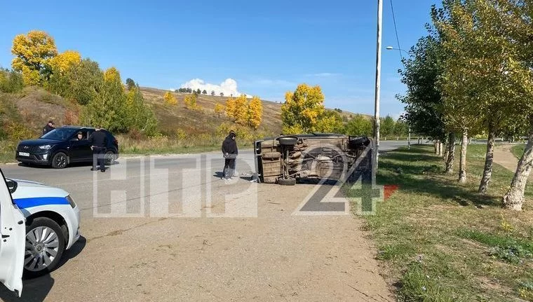 В Нижнекамском районе водитель «ВАЗ» врезался в столб и погиб