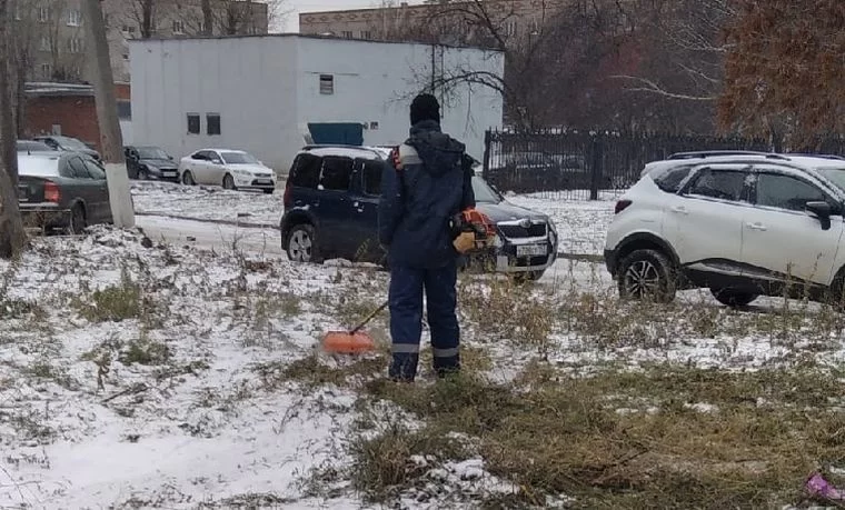 В Нижнекамске в конце октября заметили рабочих с косилками » Новости