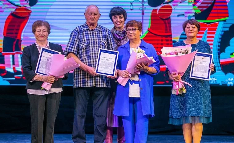 В Нижнекамске на концерте ко Дню пожилого человека наградили трудовые династии