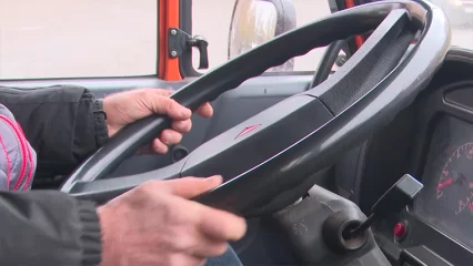 Мэр Нижнекамска поздравил водителей с профессиональным праздником - НТР 24