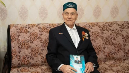 Руководитель Волжско-Камского управления Росприроднадзора навестил долгожителя Нижнекамска Гумера Сафина - НТР 24