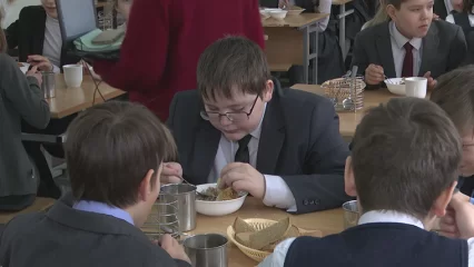 В Госдуме предложили увеличить время перерыва на обед у школьников - НТР 24