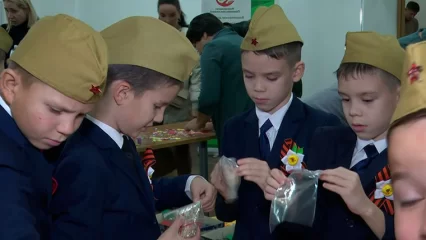 Нижнекамские волонтеры провели для детей мастер-класс по изготовлению сухого душа - НТР 24