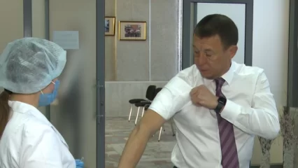 В администрации Нижнекамска чиновникам сделали прививки от гриппа - НТР 24