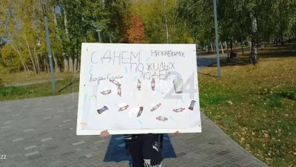 Нижнекамские подростки угостили пенсионеров конфетами в День пожилых людей - НТР 24