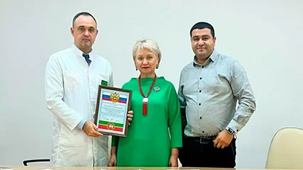 Коллектив нижнекамской детской больницы поблагодарили за помощь участникам СВО - НТР 24