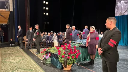 В Казани простились с народным поэтом Татарстана Разилем Валеевым - НТР 24