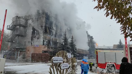 Из горящего отеля в Набережных Челнах эвакуировали 72 человека