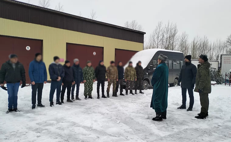 Во вторник 11 нижнекамцев уехали на военную службу по контракту