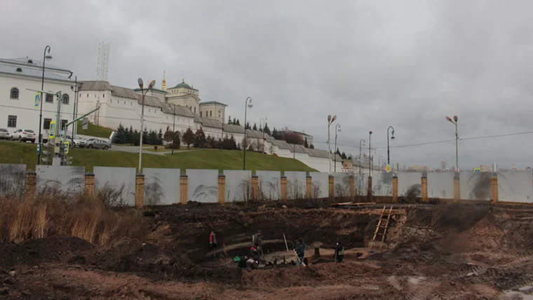 В столице Татарстана под стенами Казанского Кремля нашли вино 200-летней выдержки