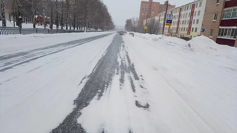 В Нижнекамске из-за нехватки кадров к уборке снега привлекли осужденных