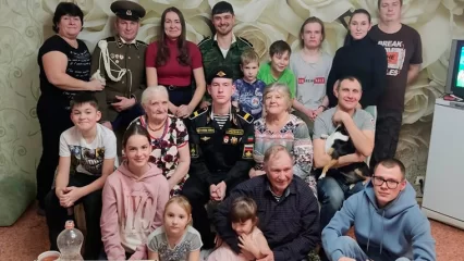 В Нижнекамске поздравили бабушку, у которой более 30 правнуков