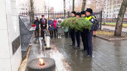 Нижнекамские полицейские вспомнили погибших товарищей в свой праздник - НТР 24