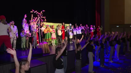 В Нижнекамске в честь юбилея кукольного театра «Соэнеч» прошло большое шоу