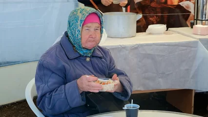В Нижнекамске для малоимущих пенсионеров организовали бесплатный обед