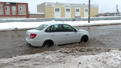 Стало известно, из-за чего произошёл потоп на ул. Ахтубинской в Нижнекамске