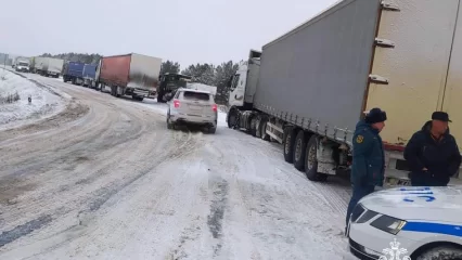 В Татарстане образовалась 5-километровая пробка из 130 автомобилей