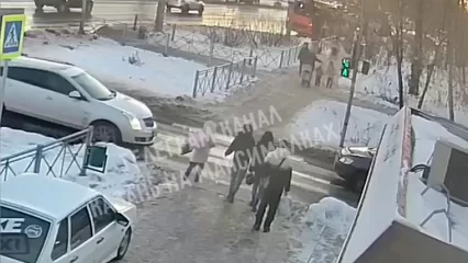В Татарстане водитель «Кадиллака» сбил школьницу на зебре