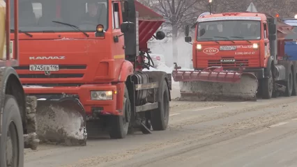 В Татарстане круглосуточно дежурит 127 единиц снегоуборочной техники