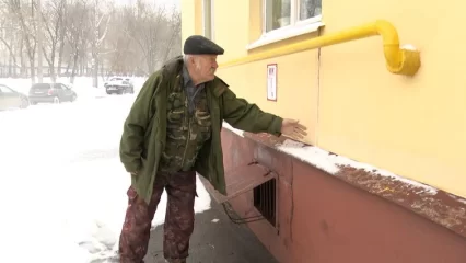 В Нижнекамске фундамент жилого дома разрушает стекающий в подвал кипяток