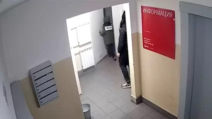 На нижнекамку, пытавшуюся помочь ребёнку в подъезде, обрушилась волна ненависти - НТР 24