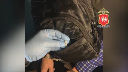 Появилось оперативное видео с нижнекамцем, у которого обнаружили наркотики - НТР 24