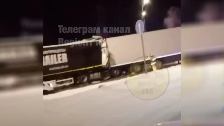 В Татарстане на трассе М7 погиб водитель большегруза