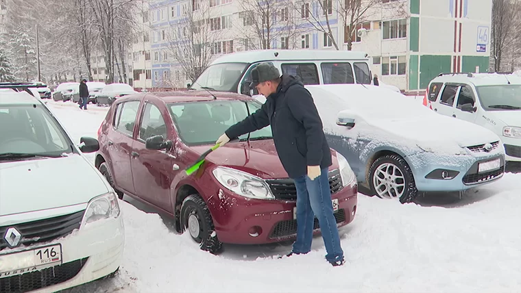 Из-за мороза автовладельцы Нижнекамска ищут тех, кто сможет им «прикурить»