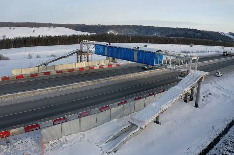 Татарстане на трассе М-7 смонтировали пролетные строения 13 надземных пешеходных переходов