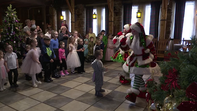 В Нижнекамске Дед Мороз поздравил детей мобилизованных