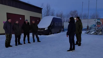 Из Нижнекамска проводили четырёх мужчин на военную службу по контракту - НТР 24