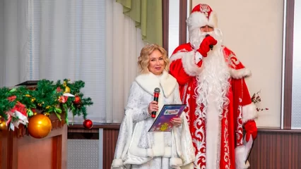 Гостями итоговой планерки в Нижнекамске стали Дед Мороз и Снегурочка - НТР 24